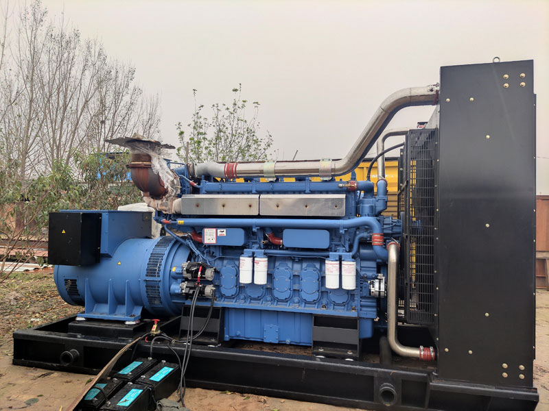 天门柴油发电机组更换机油时，应遵循哪些步骤？