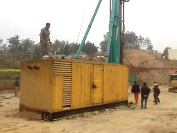 天门如何判断水冷式机油散热器密封件是否需要更换？
